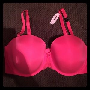 Victoria’s Secret Hot Pink Strapless bra 🎀